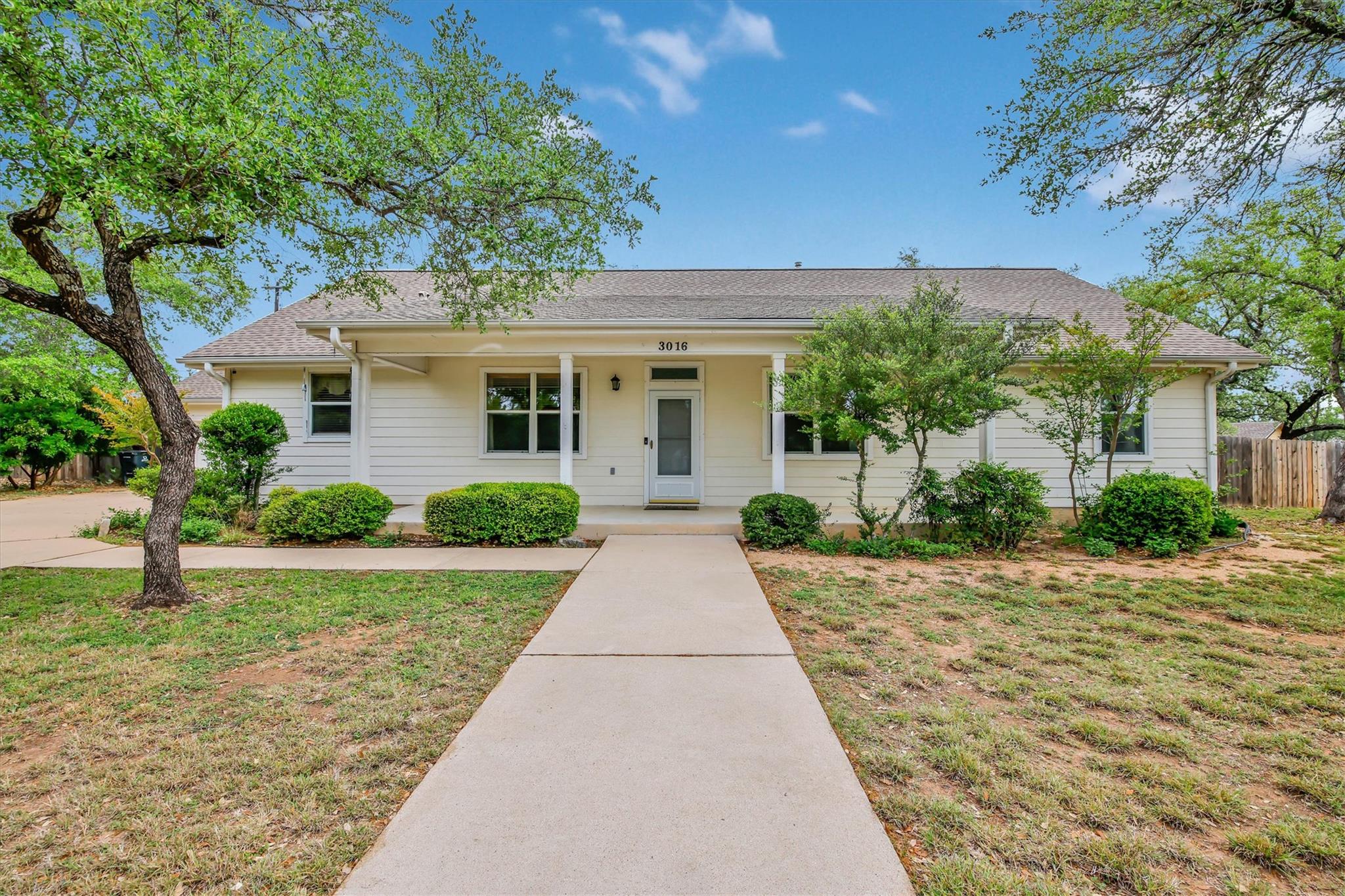 3016 Tradewind Dr, Spicewood, TX 78669