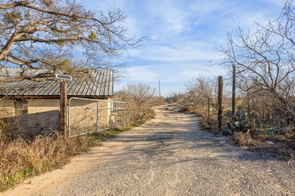 4975 E Highway 71 Hwy E, Del Valle