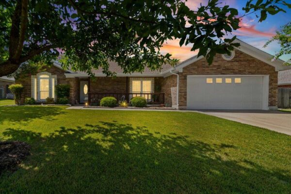 1601 E Johnson St, Burnet