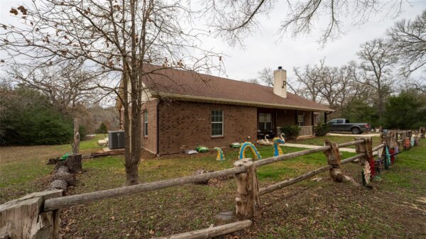 191 Clydesdale Dr, Dale