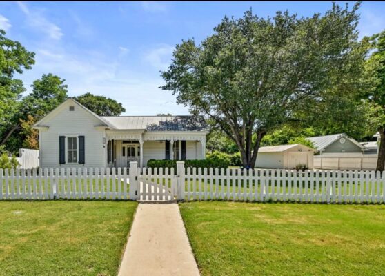 410 E Schubert St, Fredericksburg