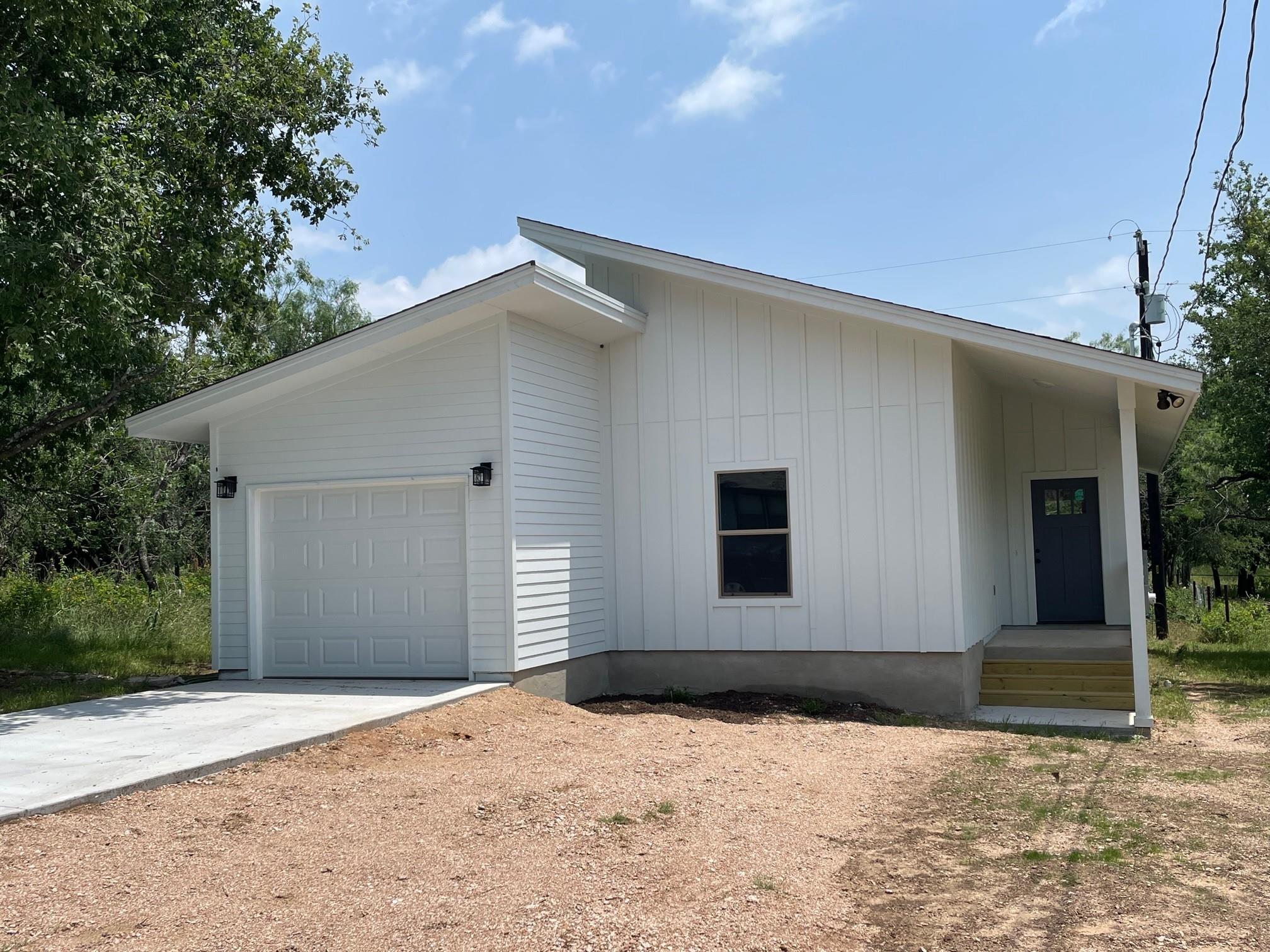 829 Pine Ln, Cottonwood Shores, TX 78657
