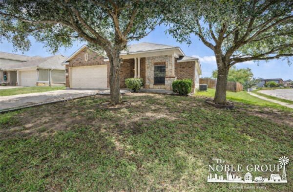 417 Bandara Woods Blvd, Elgin