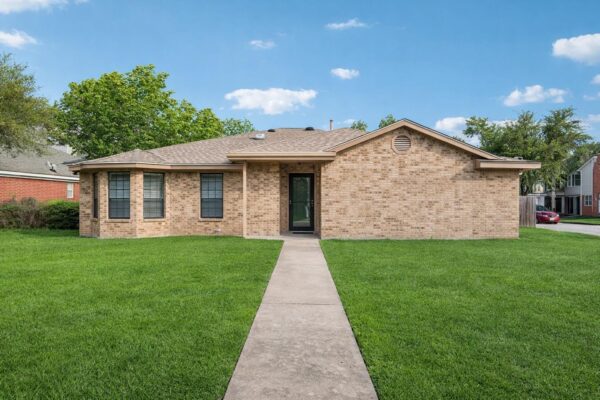 1800 Cedarlawn St, Taylor