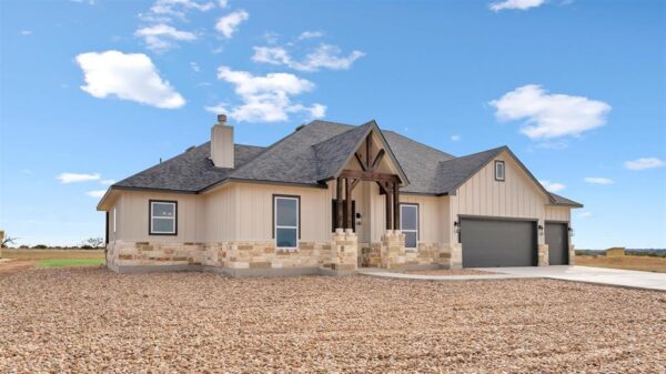 379 Prairie Point Dr, Bertram