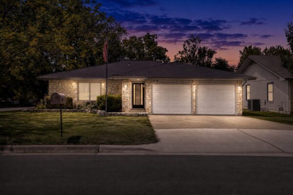 1106 Nottingham Hill Rd, Round Rock