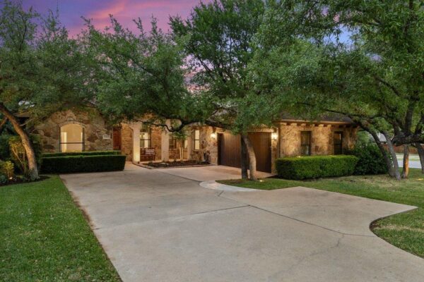 102 Blue Jay Dr, Lakeway