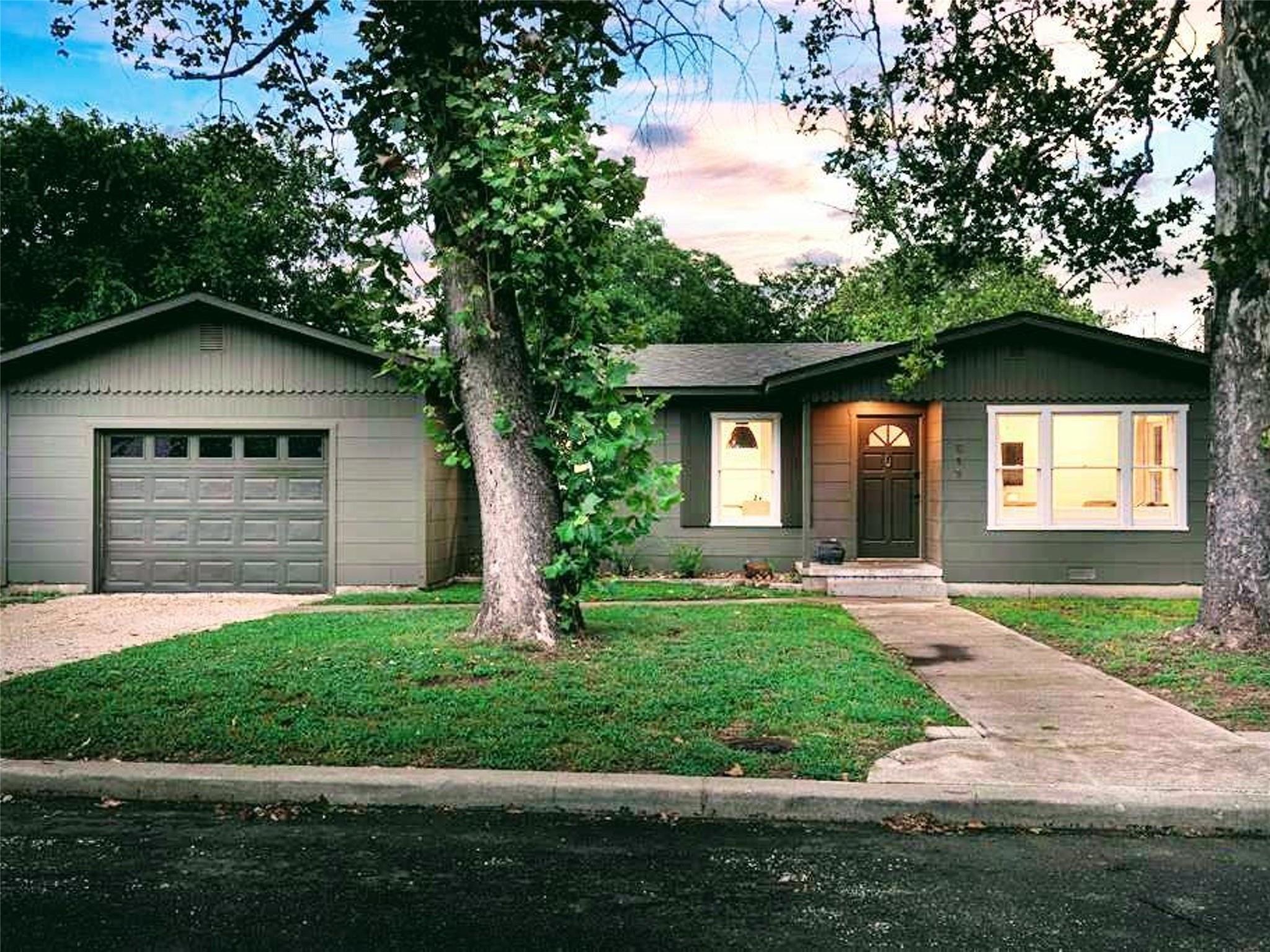 511 Olive St, Fredericksburg, TX 78624