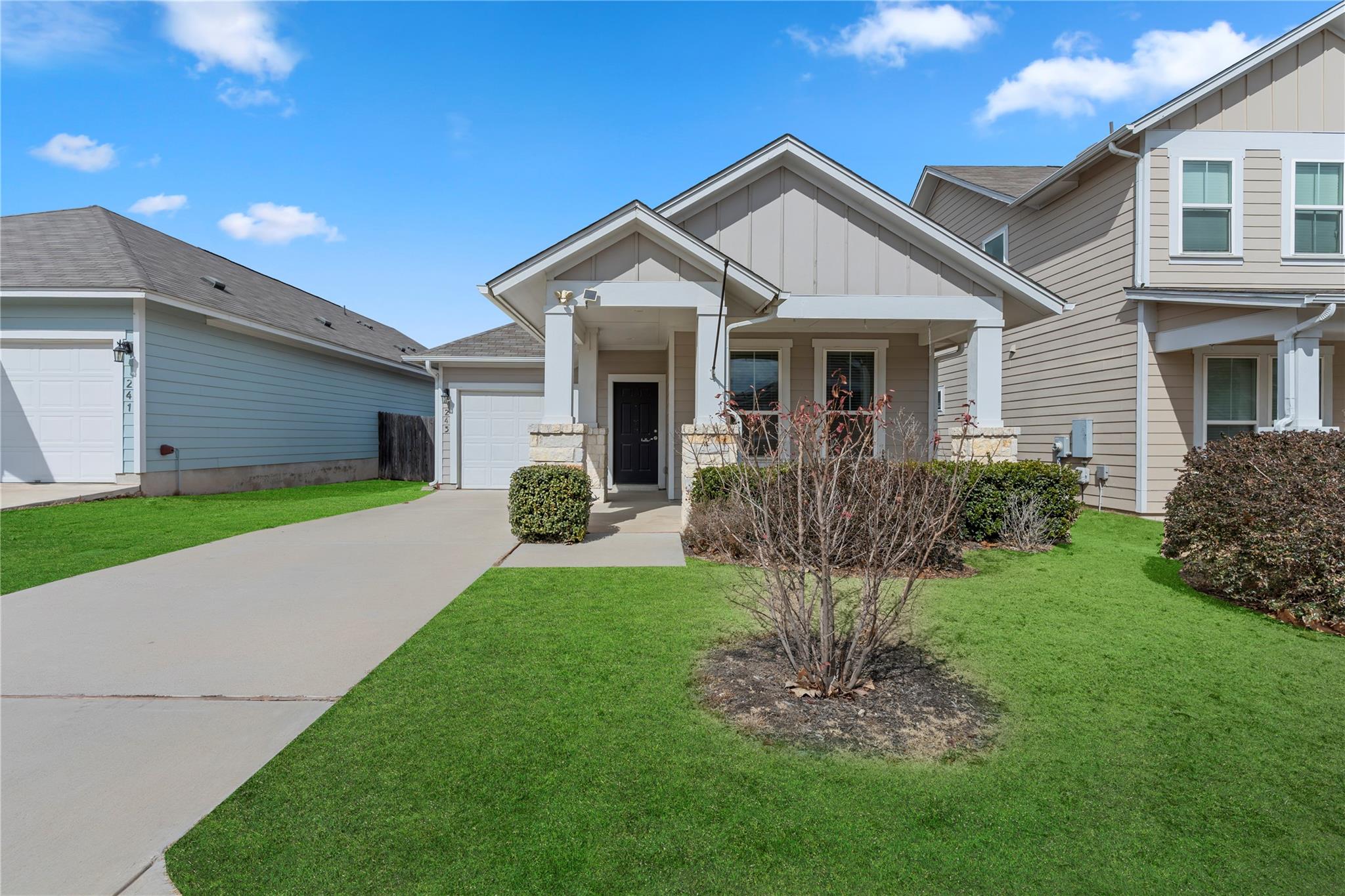 245 E Broade St, Leander