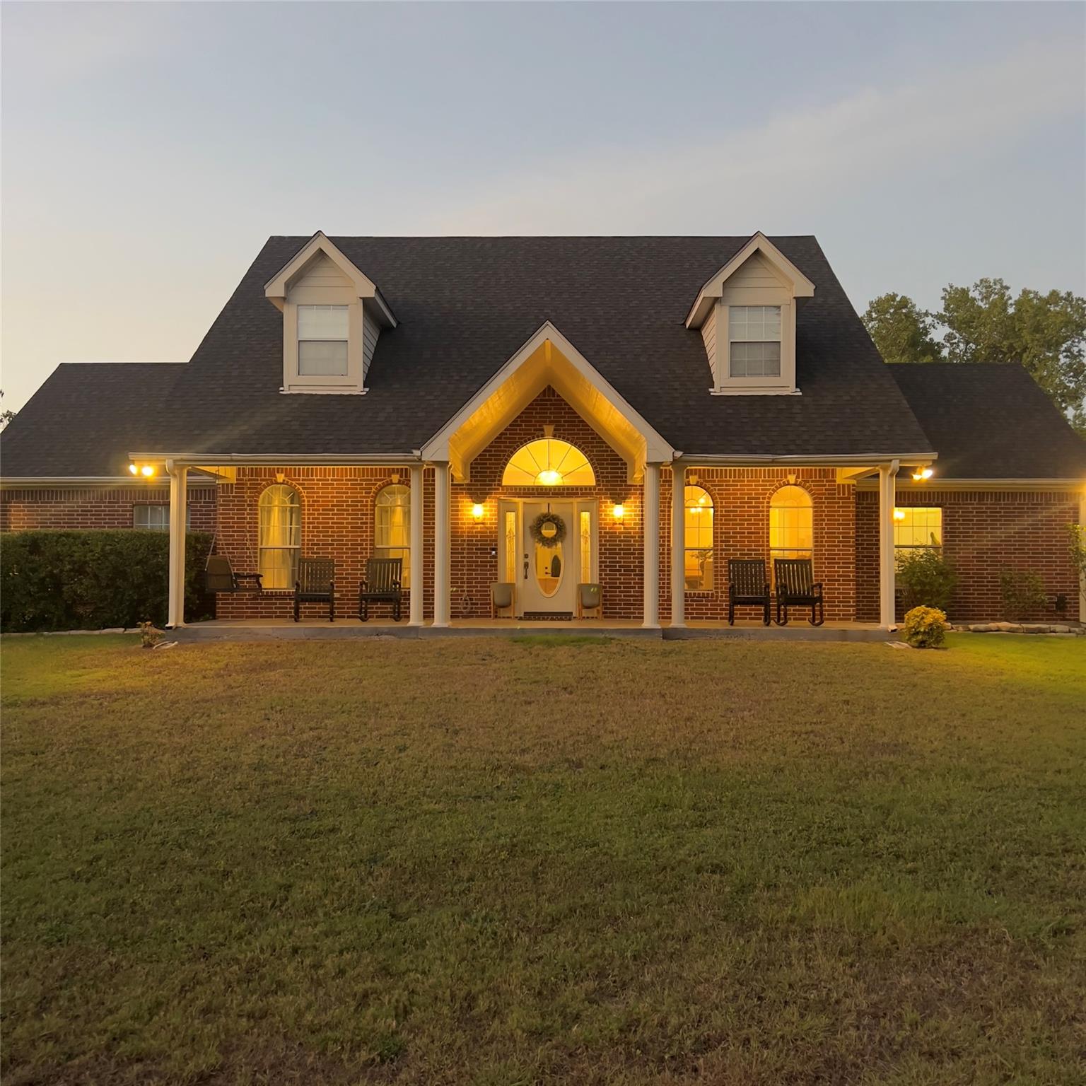 310 E 10th St, Elgin, TX 78621