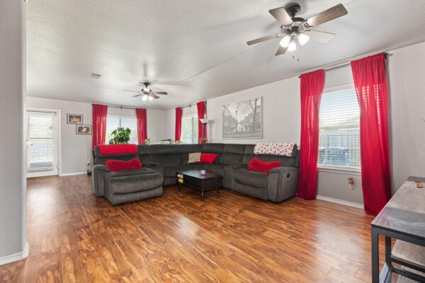 327 Comal Run, Hutto