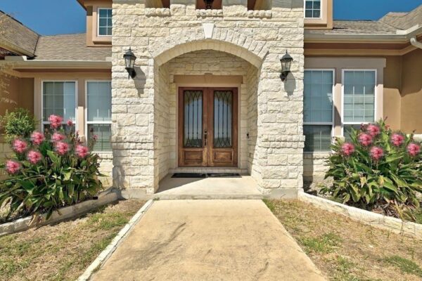 7300 Gilbert Rd, Manor