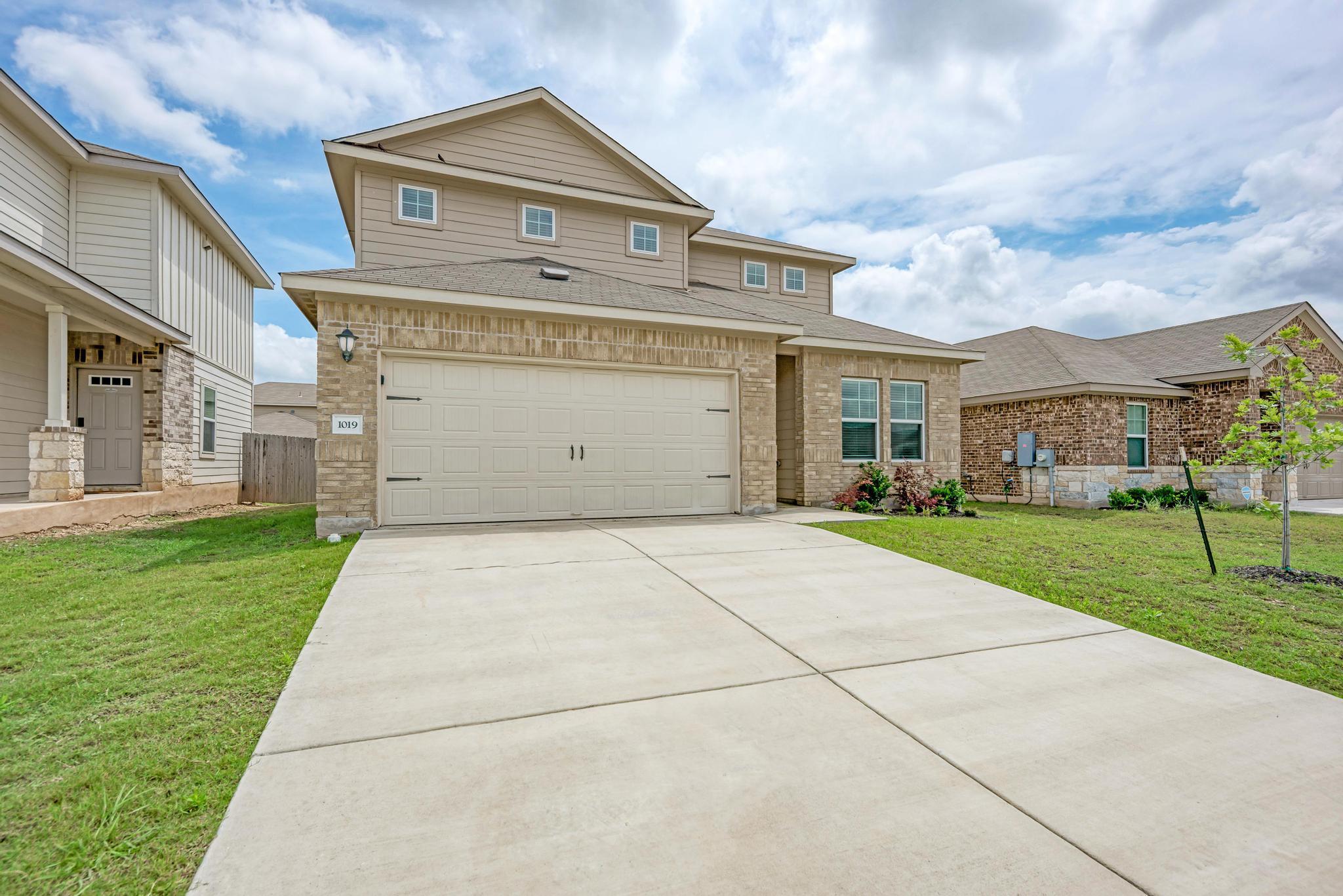 1019 Round Bale Rd, Hutto, TX 78634