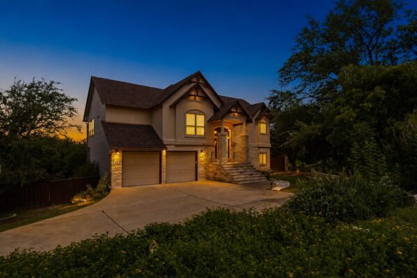 700 Augusta Cir N, Point Venture