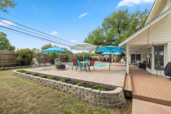 110 Riverwood Dr, Georgetown