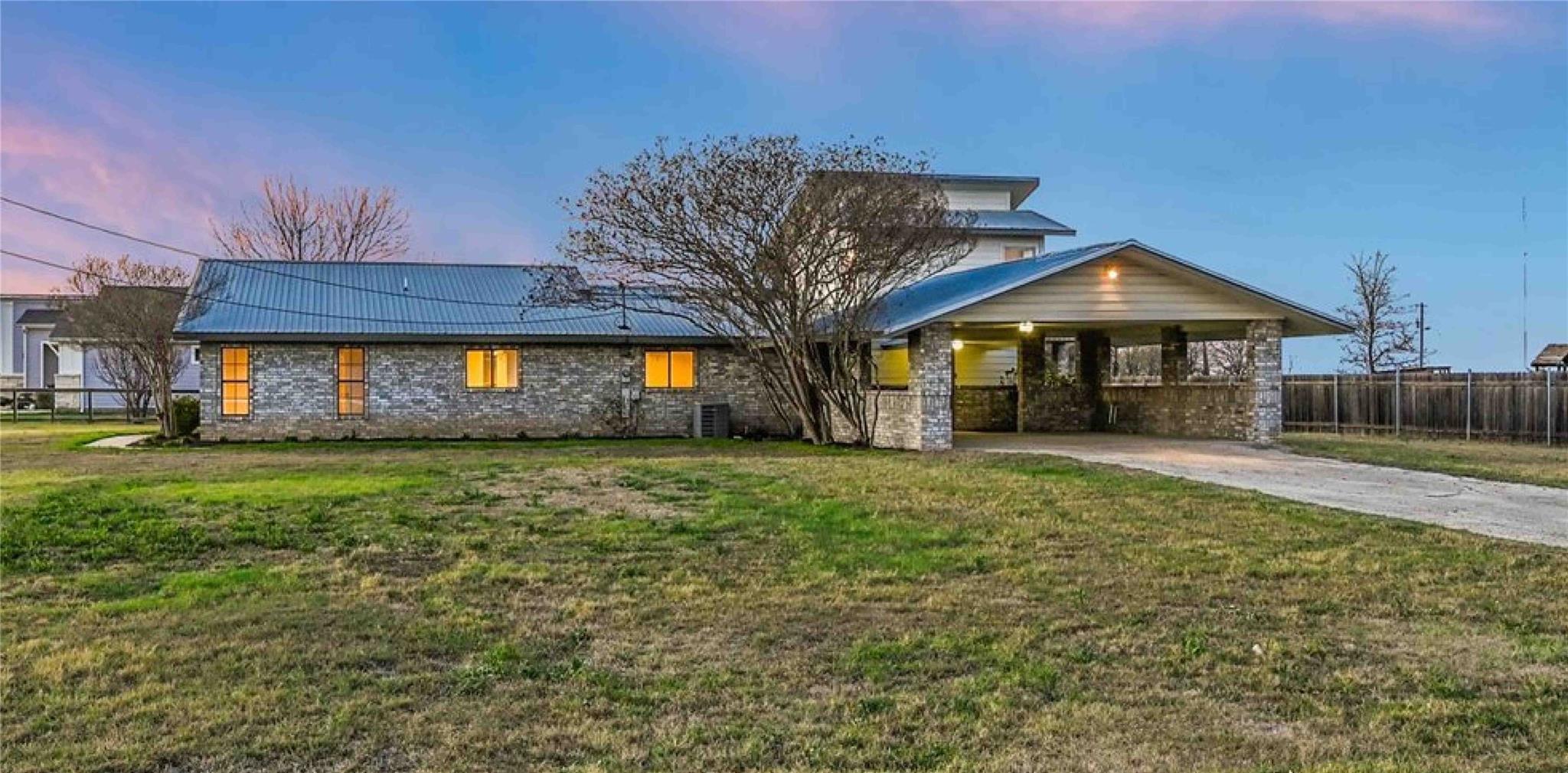 122 Forest Lake Dr, Del Valle, TX 78617