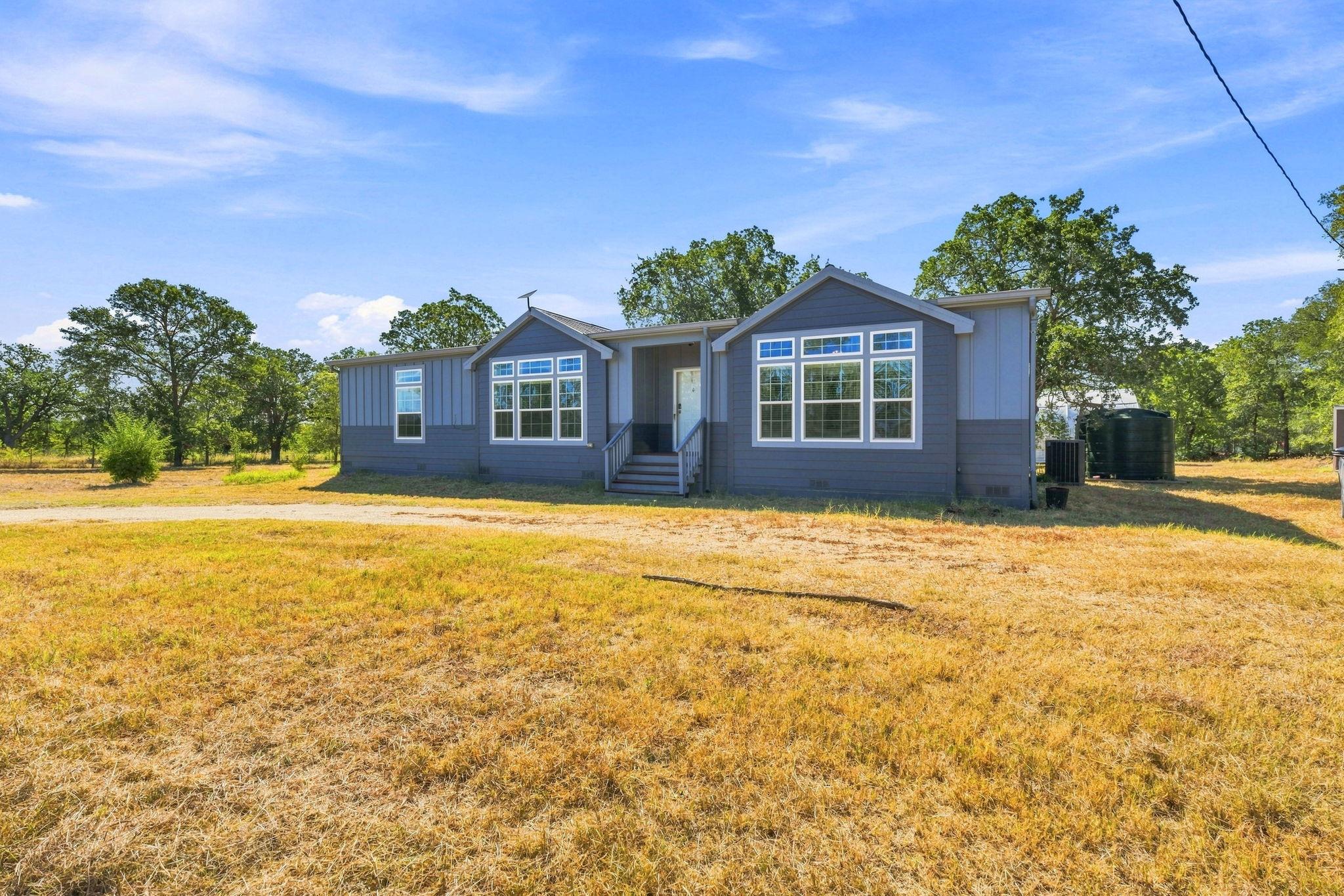 615 Green Acre Dr, Dale, TX 78616