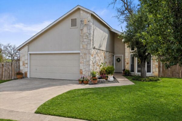 102 Pitchfork Dr, Johnson City