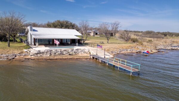 303 Lakeshore Loop, Tow