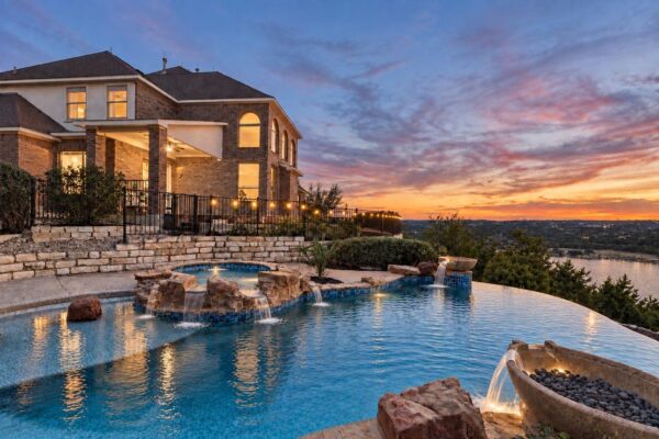 2702 Lakehurst Rd, Spicewood