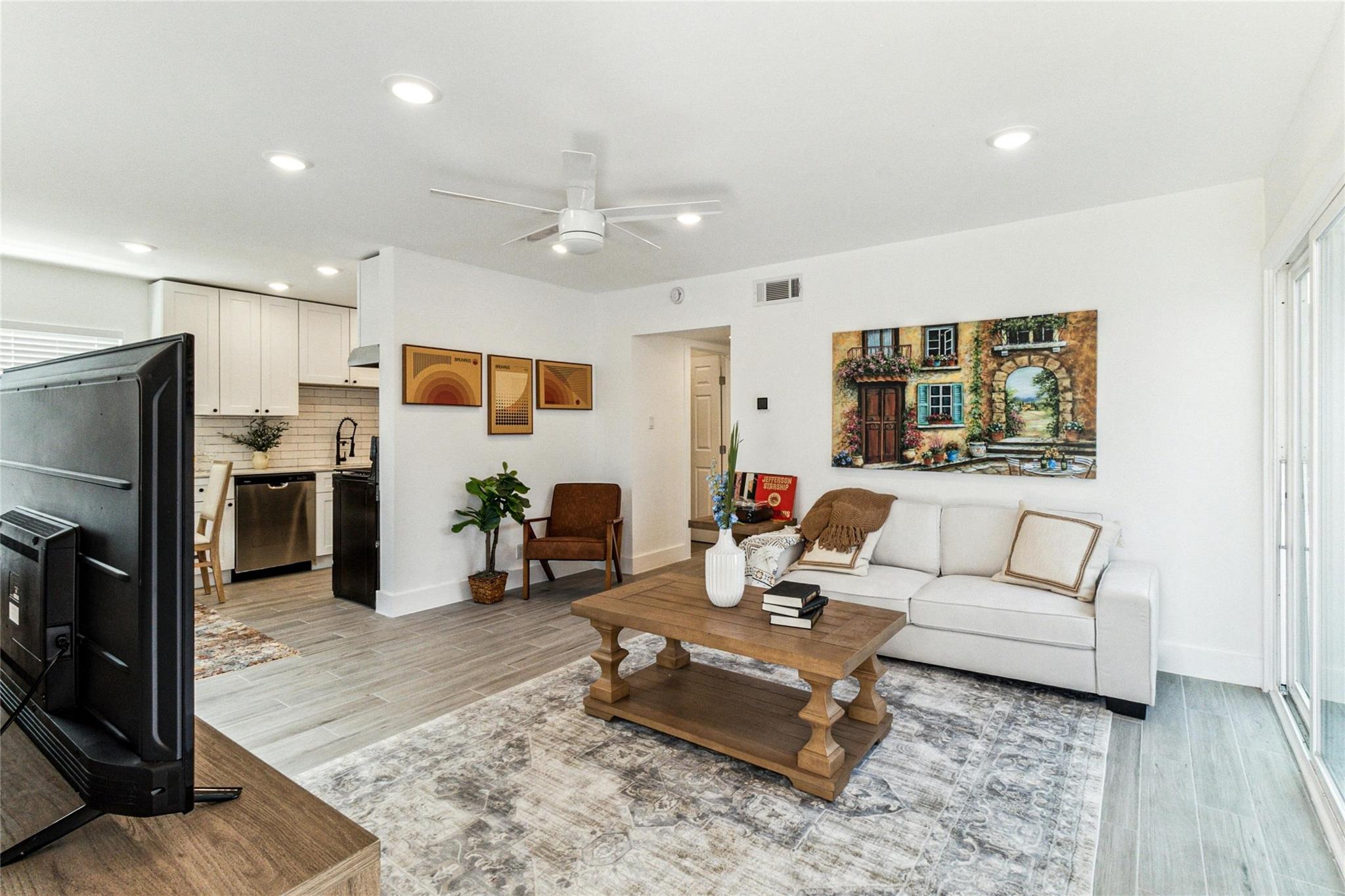 1200 E 52nd St #209, Austin, TX 78723