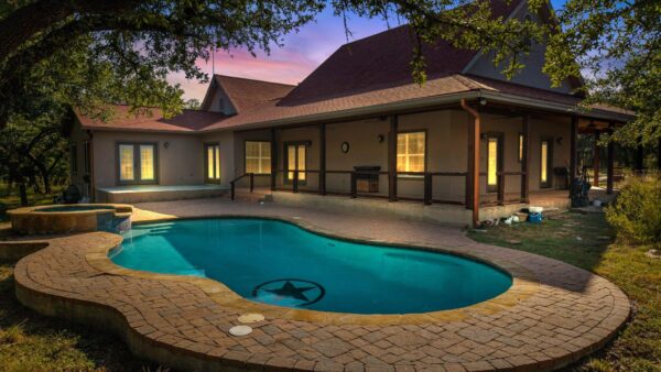 2471 Oak Run Dr, Wimberley