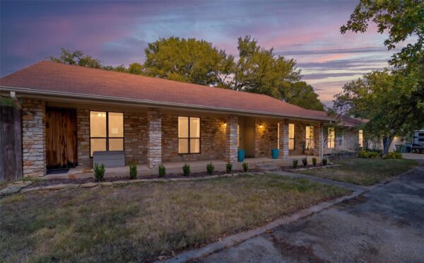 312 Southcross Rd, Georgetown