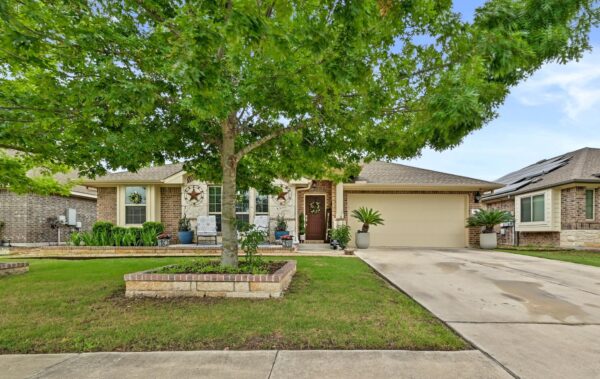 113 W Highfield St, Hutto