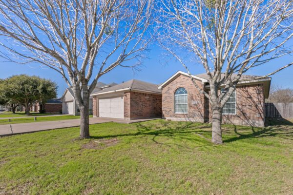 1609 Paint Brush Dr, Lockhart
