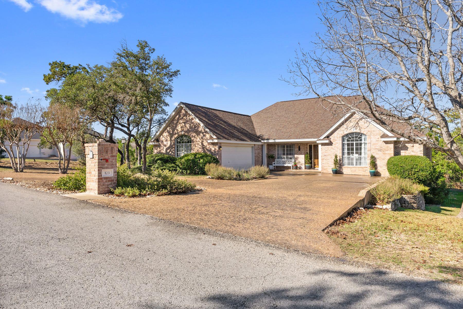 123 Clubhouse Dr, Lakeway, TX 78734