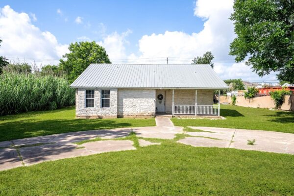 1717 NW Fleischer Dr NW, Pflugerville