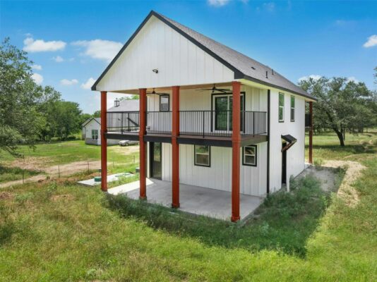 3705 Callihan Rd, Luling