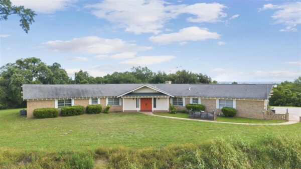 194 Fm 2571 None, Smithville