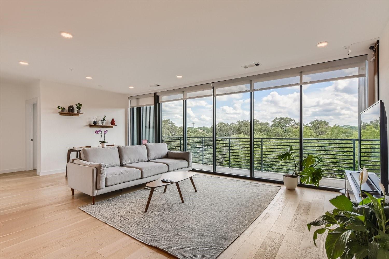 900 S 1st St #421, Austin, TX 78704