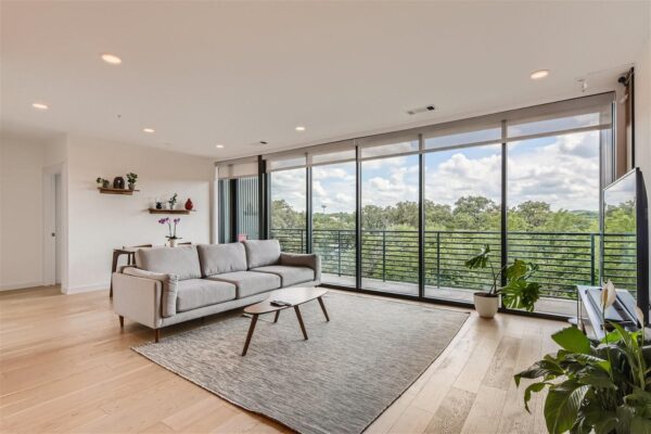 900 S 1st St #421, Austin