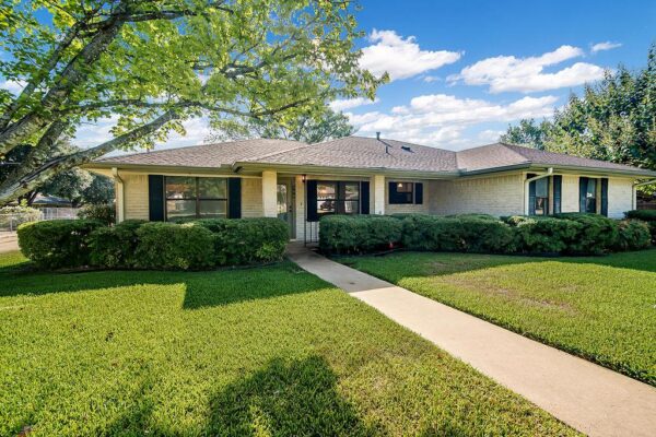 208 Edgewood Dr, Fredericksburg