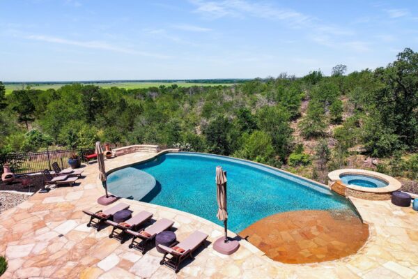 102 Osprey Cir, Bastrop