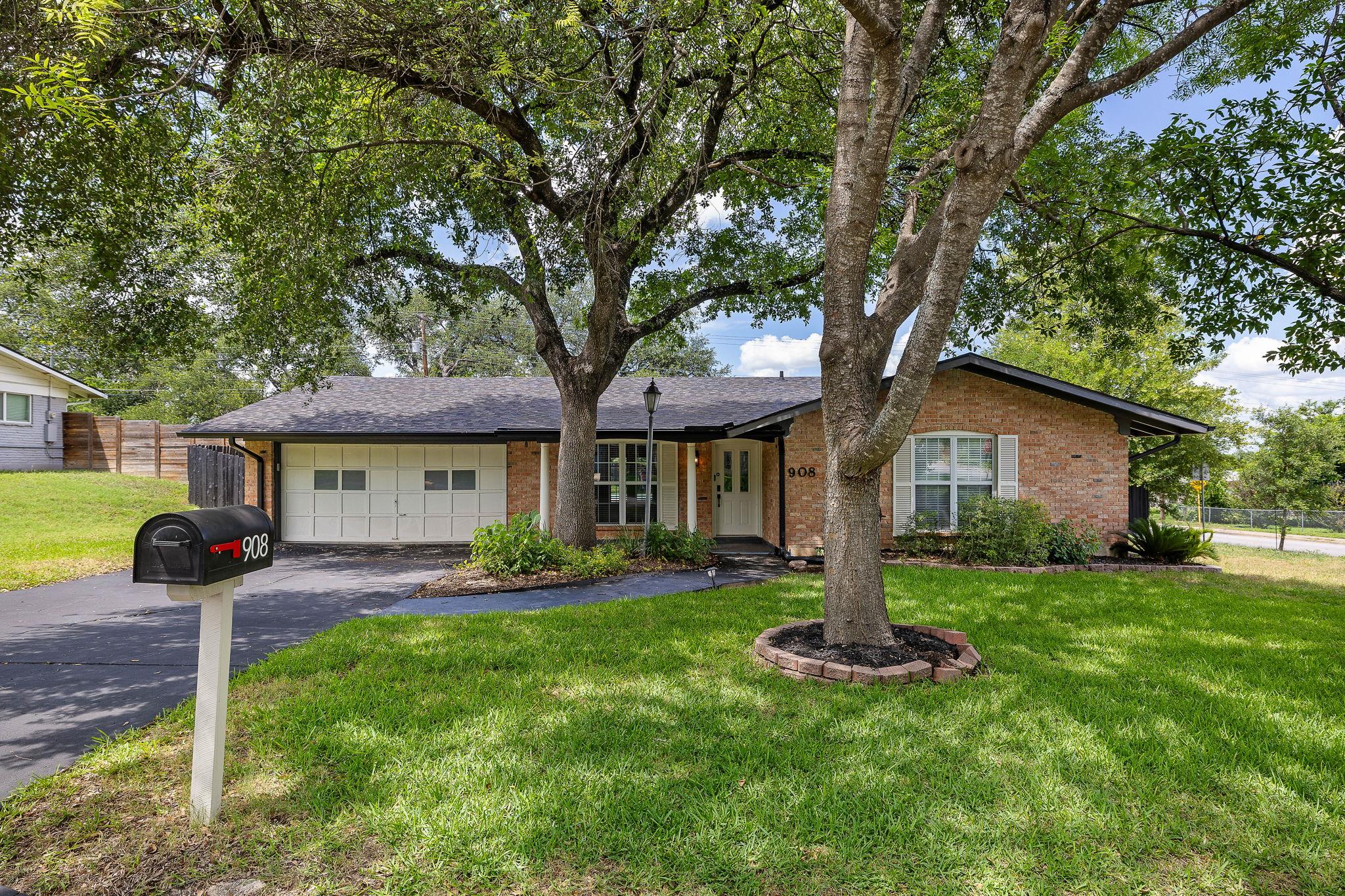 908 Hollybluff St, Austin, TX 78753