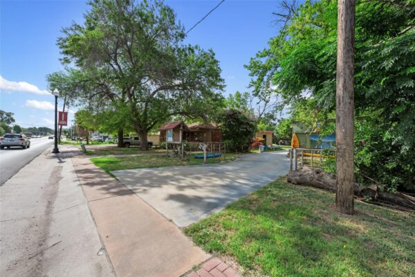 1409 Chestnut St, Bastrop