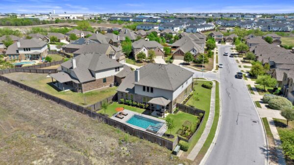109 Wake Grv, Buda