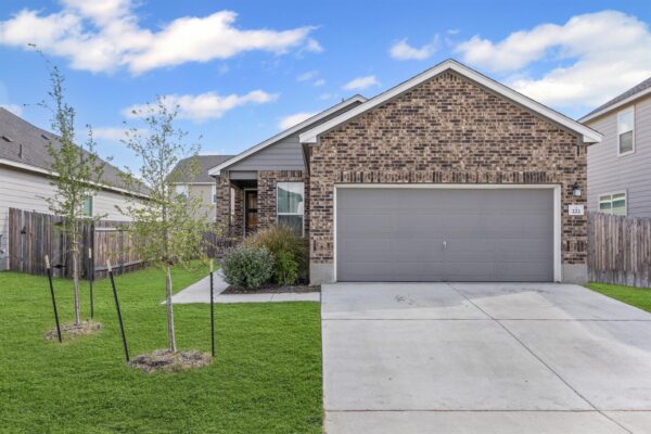 222 Summit Dr, Lockhart