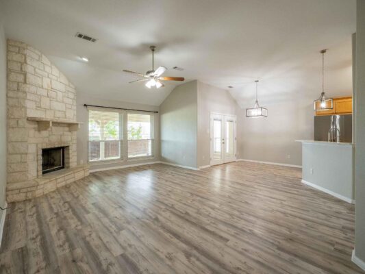 100 Linsey Cv, Burnet