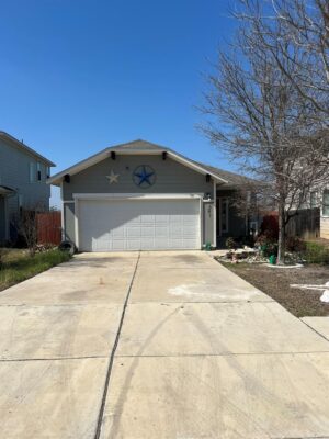 587 Twisted Oaks Ln, Buda