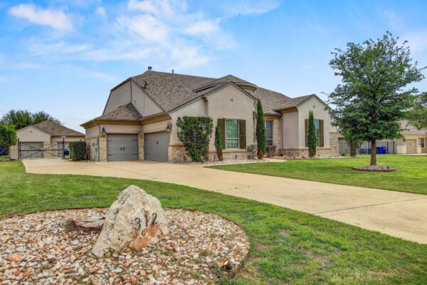 312 Flintlock Dr, Leander
