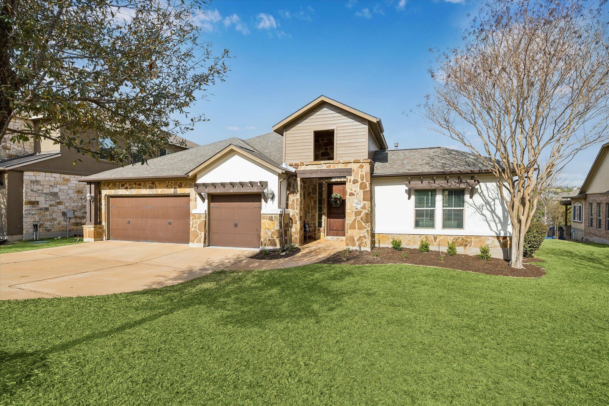 1812 Harvest Dance Dr, Leander
