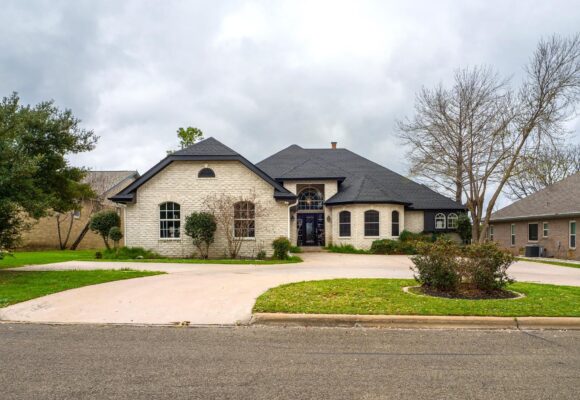 415 Saint Andrews St, Meadowlakes