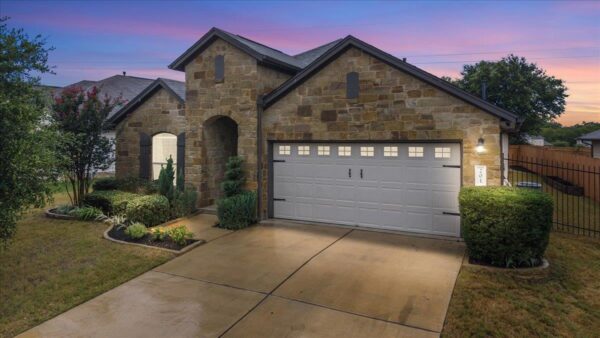 201 Little Draw Ln, Leander