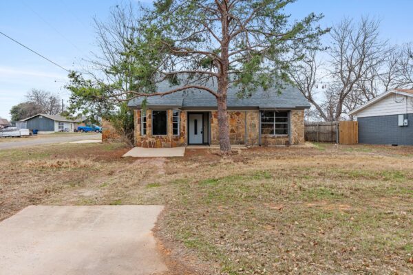 400 N River Oaks Dr, Burnet
