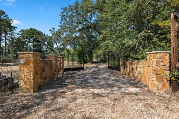 138 Forest Ln, Bastrop