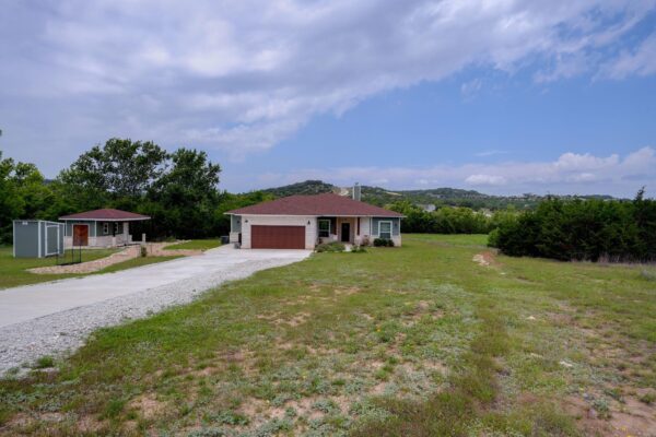 202 Falling Oak Dr, Blanco